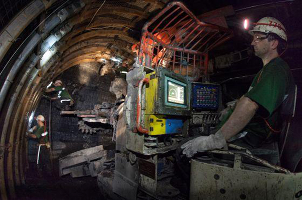okd-1 Horníci pracují v hloubkách až 1 100 metrů pod zemí. Foto: OKD
