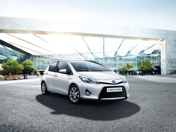 toyota-yaris-hybrid-2012-exterior-tme-001-full_tcm423-1128302