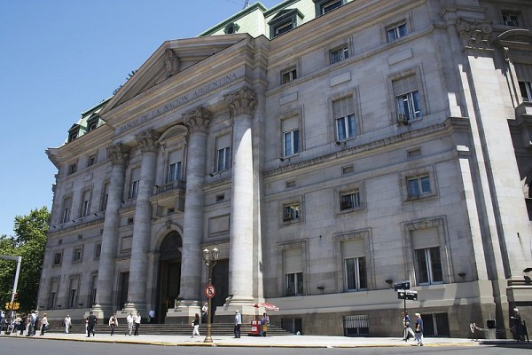 800px-Buenos_Aires-2672f-Banco_de_la_Nación_Argentina Národní banka Argentiny - ústředí a pobočka PLaza de Mayo v Buenos Aires