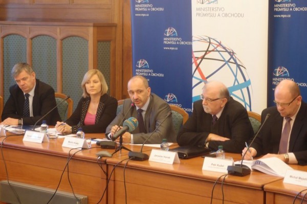 Ministr Martin Kuba a ostatní hosté tiskové konference