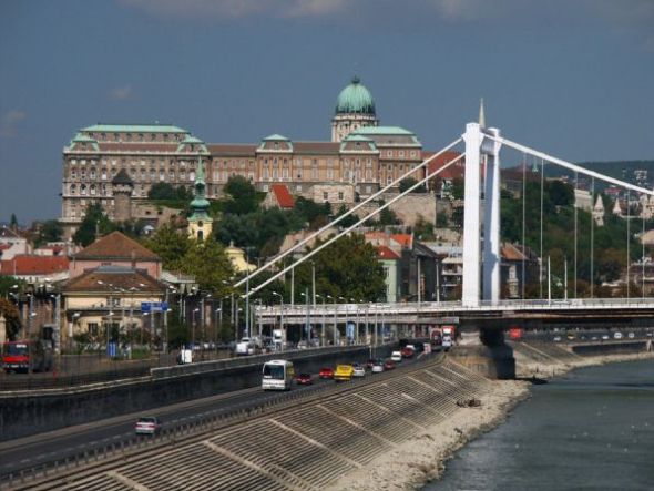 Elizabetin most v Budapešti. Zdroj: Stockfreeimages.com