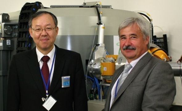 Korejský velvyslanec Hayong Moon s generálním ředitelem ÚJV Řež Karlem Křižíkem. Zdroj: ÚJV Řež