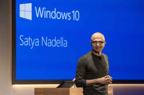 Satya Nadella, současný šéf Microsoftu při prezentaci Windows 10. (zdroj: Microsotf)
