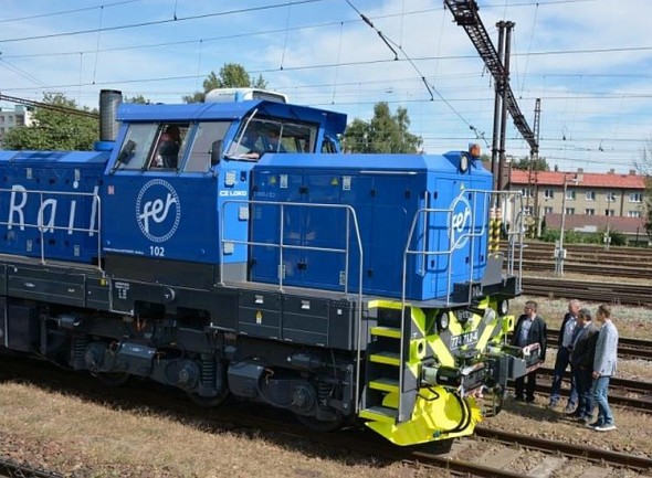 Lokomotiva 774.713 představuje jubilejní 100. modernizací šestinápravové lokomotivy v CZ Loko a byla určena pro finskou společnost Fennia Rail. Foto: CZ Loko
