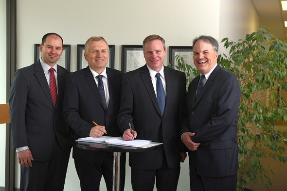 Na obrázku Jiří Janša, regional sales director Tedom, Josef Jeleček, ředitel Tedom, Co-CEO Benjamin Locke Tecogen, David Garrison CFO Tecogen. Zdroj: Tedom