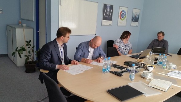 Podpis akceptačních protokolů a předání PLM systému do ostrého provozu. Foto: Dytron