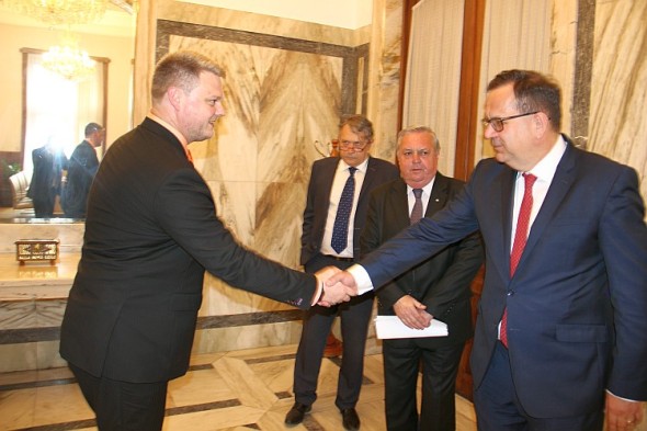 Lukáši Vymětalovi popřál ministr průmyslu a obchodu Jan Mládek. Foto: MPO