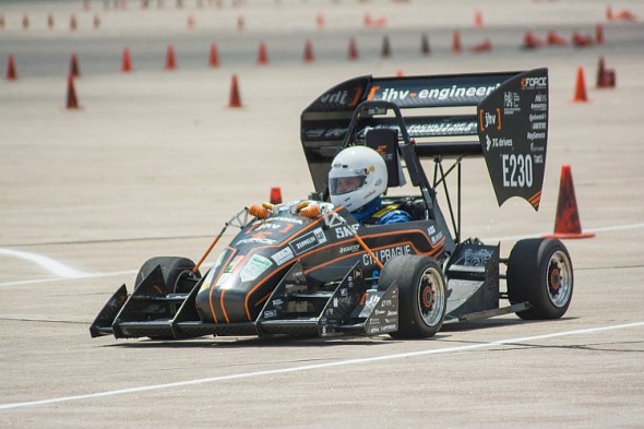 Formule eForce při závodě v USA. Zdroj: ČVUT