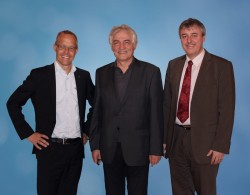 Obr. 1. Zleva: Staffan Dahlström, výkonný ředitel HMS, Konrad Etschberger, zakladatel IXXAT, Christian Schlegel, ředitel IXXAT.